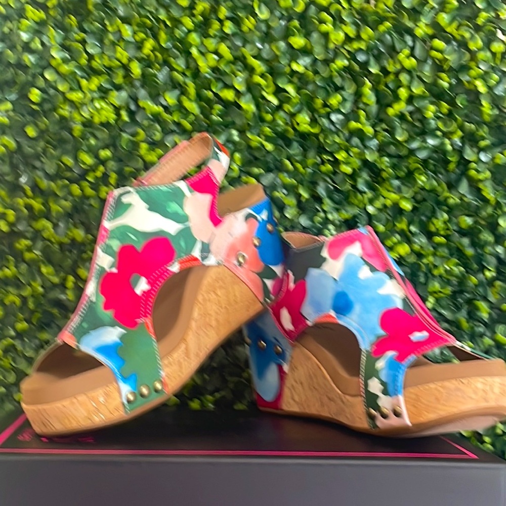 🎉❤️ LAST ONE!! HOST PICK! Multicolor Spring Summer Corkys Carley Flower Sandals - Picture 7 of 7